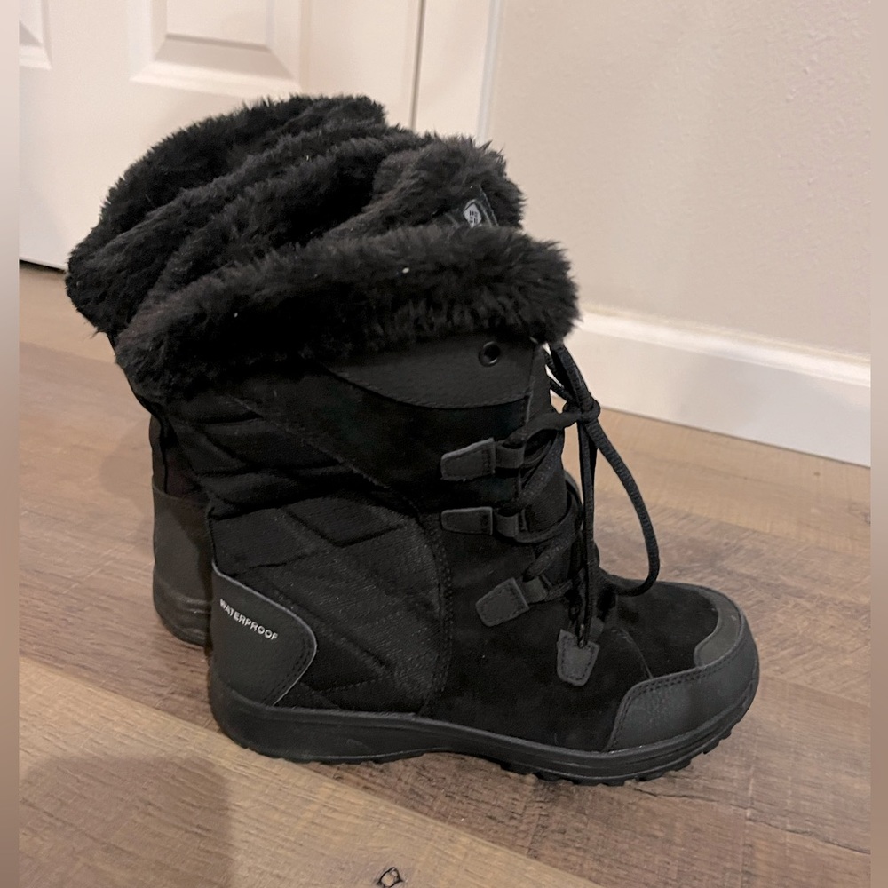 Columbia Ice Maiden Womens snow boots size 6